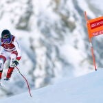 El suizo Mauro Caviezel en acción durante la prueba de descenso en la Copa del Mundo de Esquí Alpino en Val d'Isere, Francia. EFE/EPA/GUILLAUME HORCAJUELO