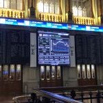 Pantallas de la bolsa de Madrid al cierre