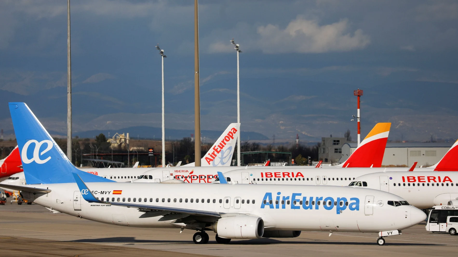 Aviones de Air Europa e Iberia estacionados en el aeropuerto de Barajas