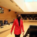 La consejera de Educación, Rocío Lucas, momentos antes de comparecer en la Comisión de Hacienda de las Cortes para dar cuenta del presupuesto de su departamento para 2021