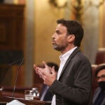 El presidente del grupo de Unidas Podemos en el Congreso, Jaume Asens, interviene durante una sesión plenaria en el Congreso de los Diputados