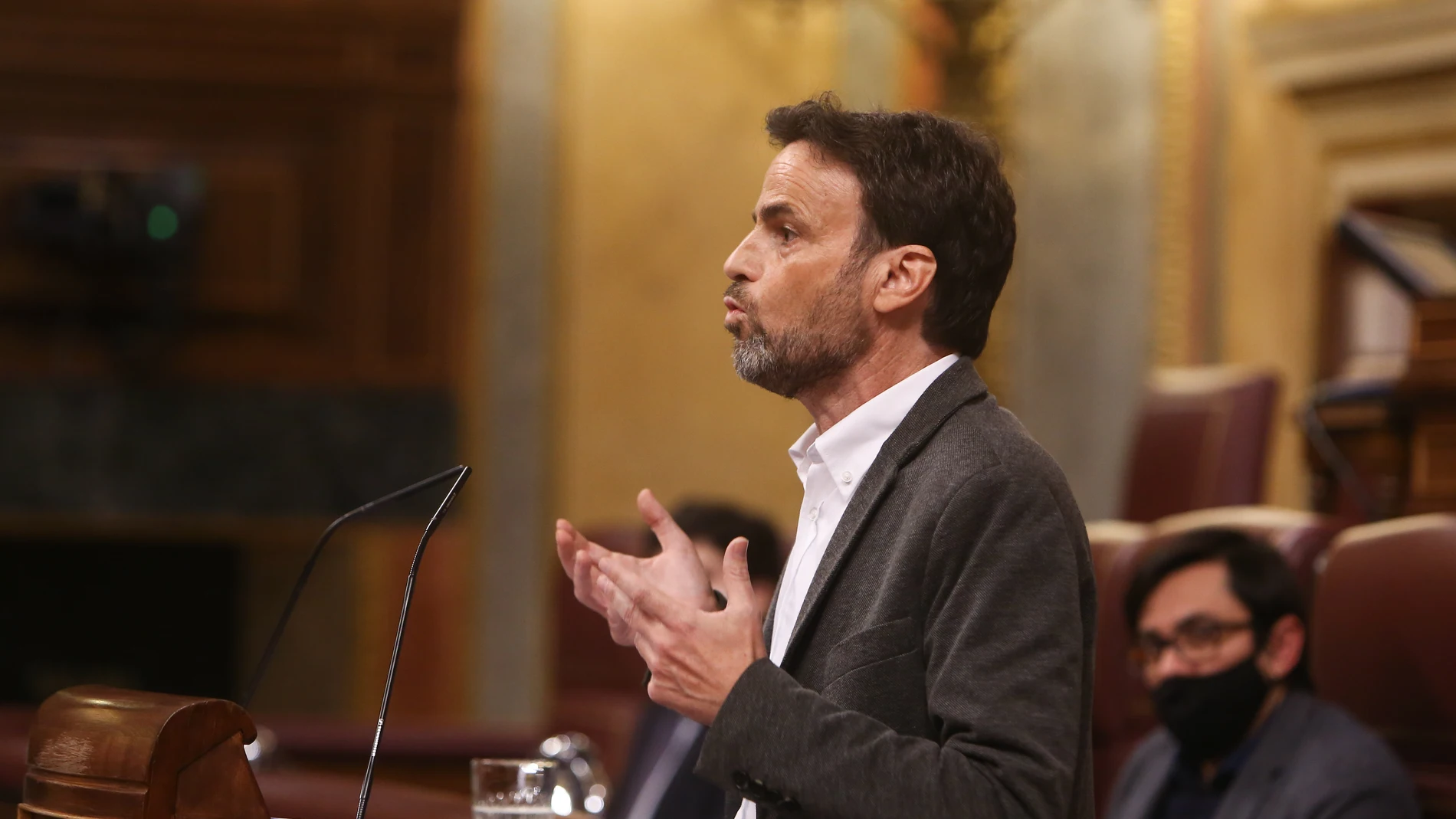 El presidente del grupo de Unidas Podemos en el Congreso, Jaume Asens, interviene durante una sesión plenaria en el Congreso de los Diputados