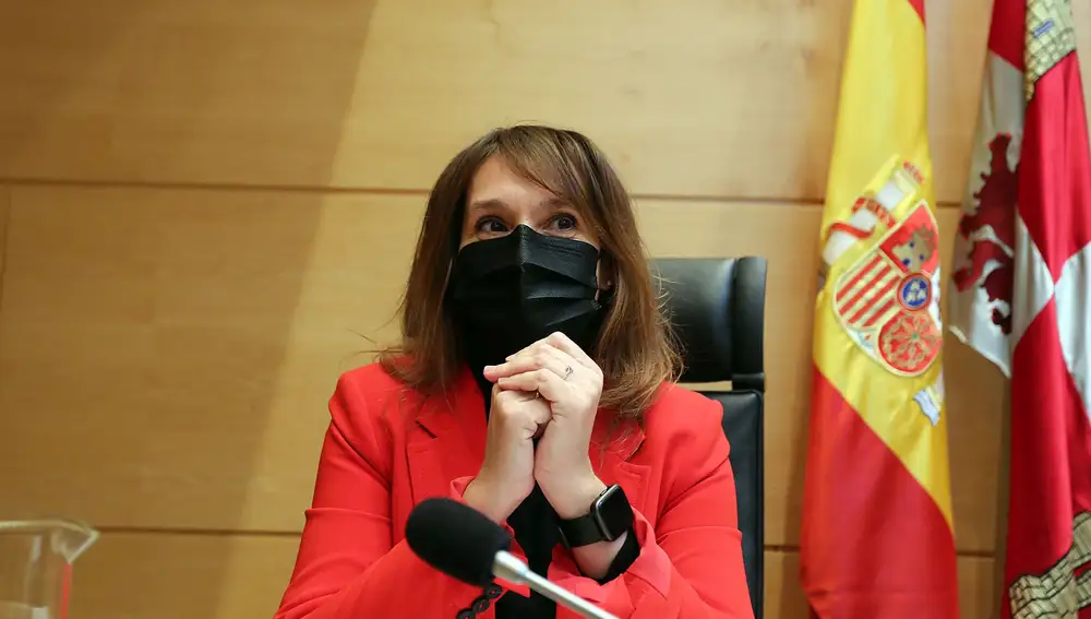 La consejera de Educación, Rocío Lucas, antes de dar cuenta en las Cortes del contenido de los presupuestos de su departamento para 2021