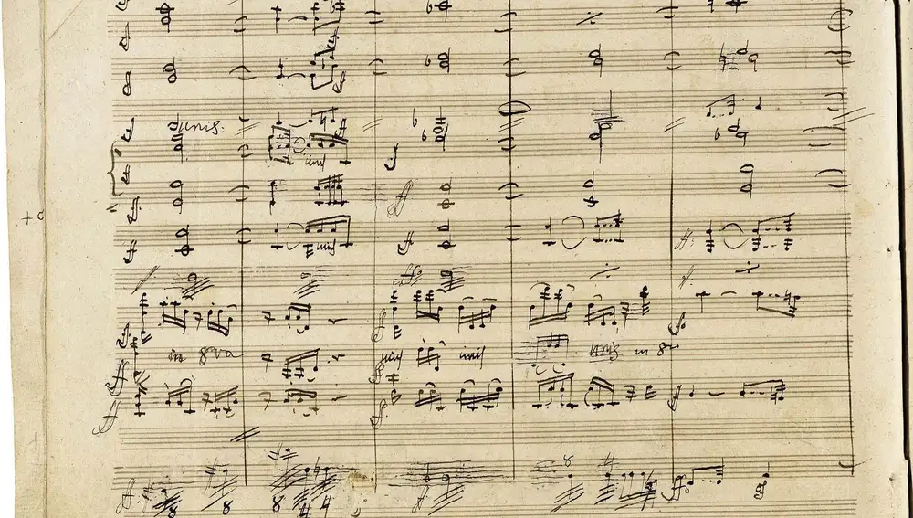 Manuscrito de la novena sinfonía de Beethoven, donde se aprecian revisiones, correcciones y alteraciones realizadas por el genio