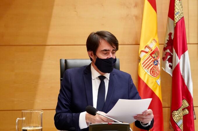 El consejero de Fomento y Medio Ambiente, Juan Carlos Suárez-Quiñones, presenta las cuentas de su departamento para 2021 ante la Comisión de Economía y Hacienda de las Cortes.