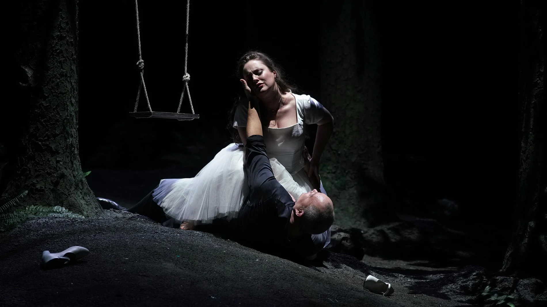 Christopher Maltman (Don Giovanni) y Louise Alder (Zerlina), en la obra de Mozart