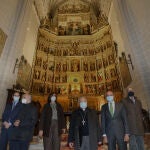 Inauguración de la iluminación ornamental interior de la Catedral de Palencia. El obispo de Palencia, Manuel Herrero (C); y el director de la Fundación Iberdrola España, Ramón Castresana (3D), entre otras autoridades,en la inauguración de la iluminación ornamental interior de la Catedral de Palencia