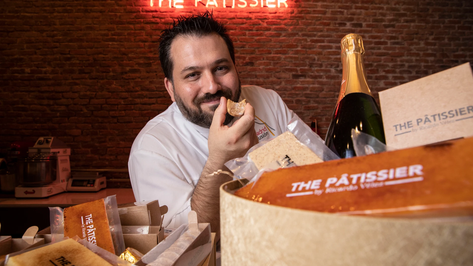 Ricardo Velez de The Patissier para un reportaje sobre turrones.