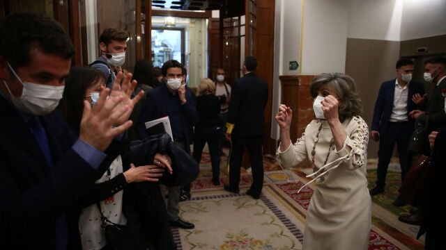 La diputada del PSOE, María Luisa Carcedo, este jueves en el Congreso que acelera la tramitación de la ley de la eutanasia