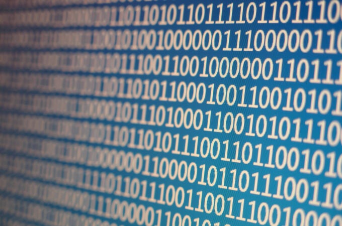 La información viaja por internet en forma de números, o mejor dicho: de señales físicas que representan números.