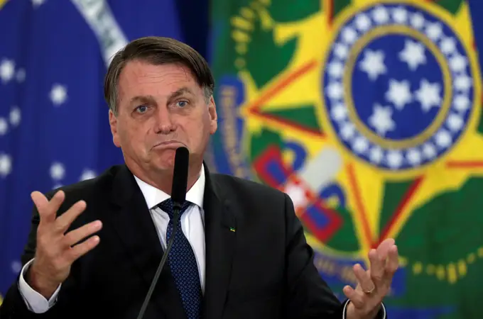 Bolsonaro, el presidente que mantiene su política de “la vida sigue, caiga quien caiga”