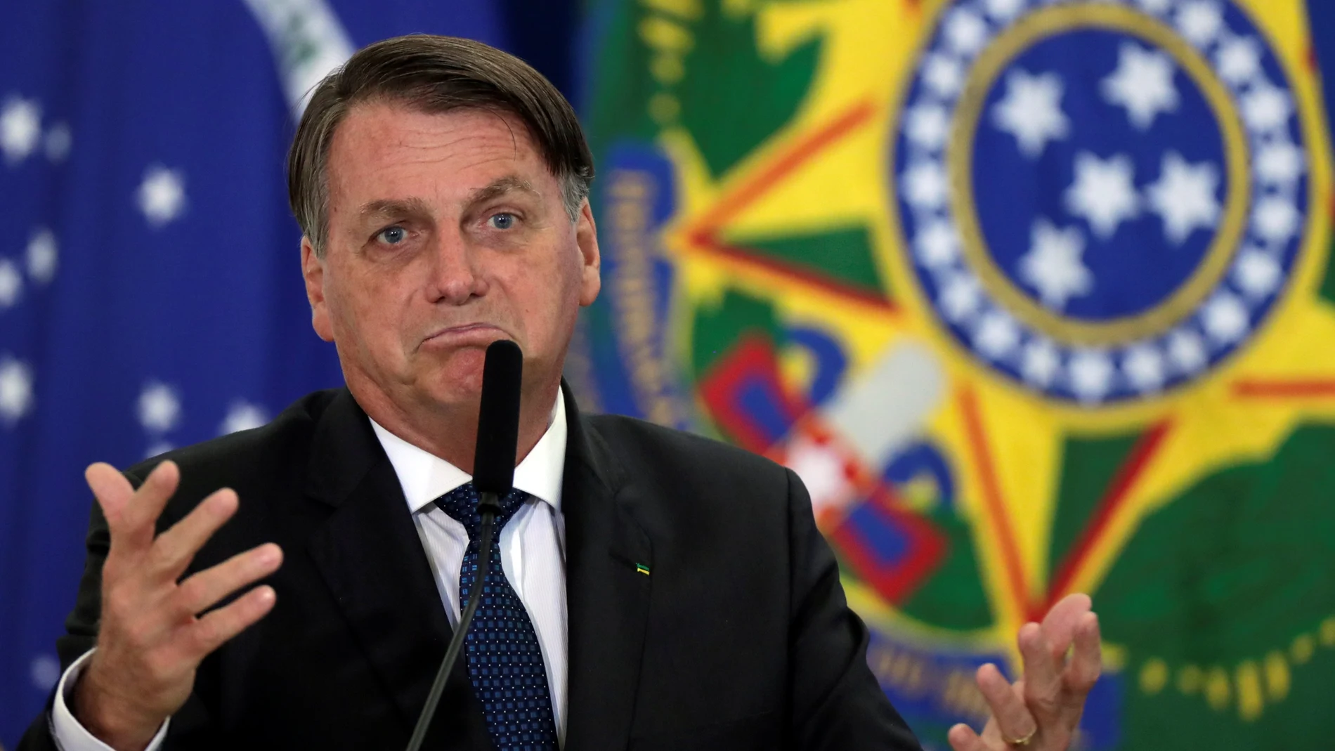 Brazil's President Jair Bolsonaro gestures during the inauguration ceremony of the new Tourism Minister Gilson Machado, at the Planalto Palace in Brasilia, Brazil, December 17, 2020. REUTERS/Ueslei Marcelino