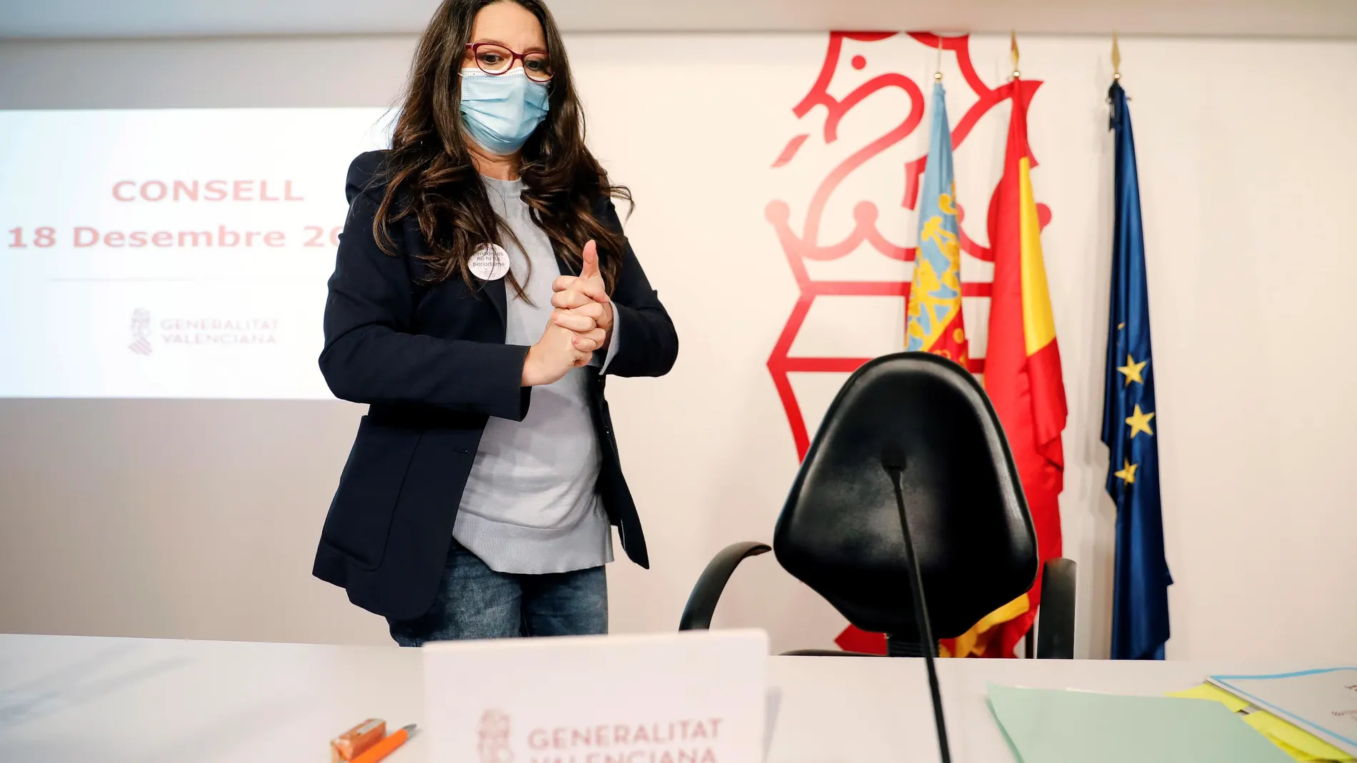 GRAFCVA540. VALENCIA, 18/12/2020.-La vicepresidenta y portavoz del Gobierno valenciano, Mónica Oltra, a su llegada a la rueda de prensa posterior al Pleno del Consell de este viernes. EFE/Ana Escobar