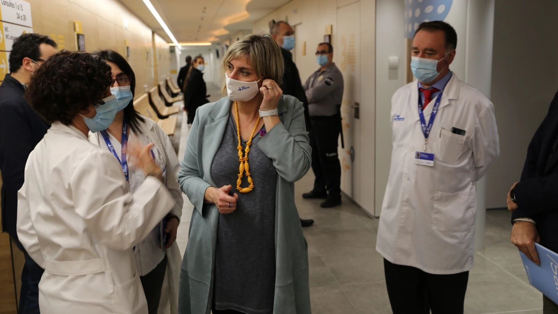 La consellera de Salud, Alba Vergés, durante una visita al Hospital Vall d'Hebron. HOSPITAL VALL D'HEBRON