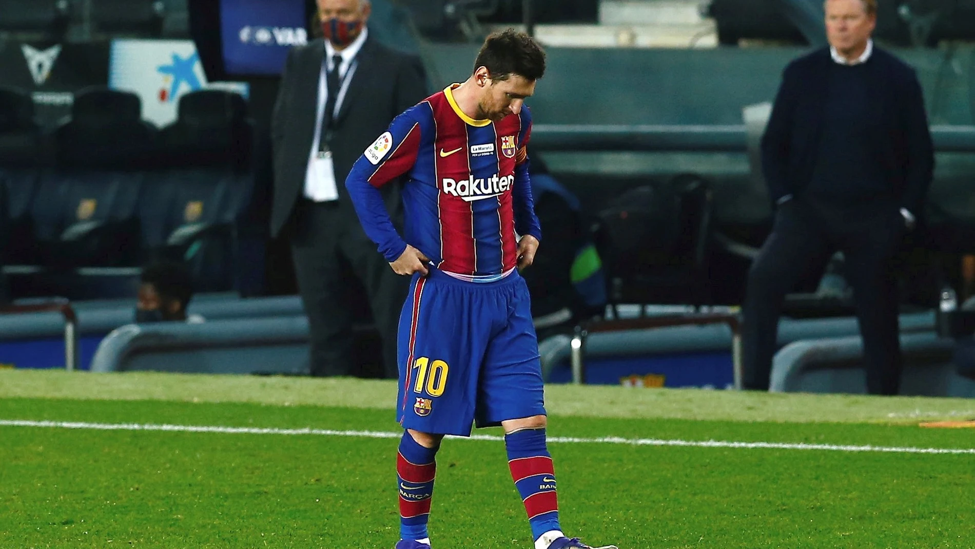 El delantero del FC Barcelona Leo Messi, desolado durante el partido ante el Valencia