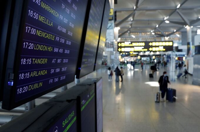 Vista de un panel de información sobre las salidas y llegadas de vuelos al Aeropuerto de Málaga-Costa del Sol