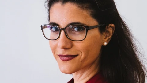La doctora Miriam Al Adib Mendiri ha revolucionado tik tok e Instagram al haber hecho varios vídeos explicando que no es necesario depilarse para ir a la ginecóloga, que es una decisión muy íntima y personal de la mujer y que, en modo alguno, impide una correcta valoración ginecológica que es lo que importa. El vídeo ha alcanzado ya los 4 millones de visitas.