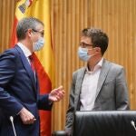El gobernador del Banco de España, Pablo Hernández de Cos, junto al presidente de la Comisión para la auditoría de la calidad democrática, la lucha contra la corrupción y las reformas institucionales, Íñigo ErrejónCONGRESO22/12/2020