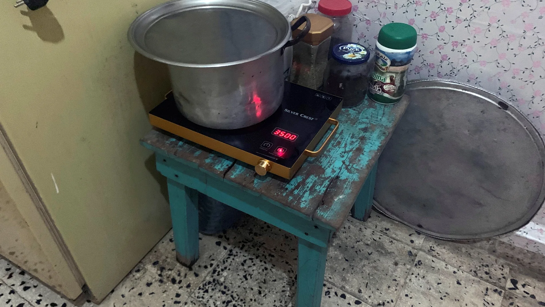La comida que cocina la familia de Ahmad en su casa en el norte del Líbano en una imagen tomada el 18 de diciembre de 2020