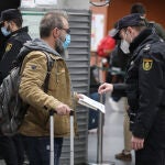 Controles policiales para los movimientos de salida de la CAM en estas fiestas en la Estación de Atocha