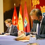 José Luis Martínez-Almeida y Javier Ortega Smith firman el acuerdo de presupuestos para Madrid23/12/2020