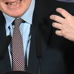 El primer ministro británico Boris Johnson, con una corbata estampada de peces, ayer durante la rueda de prensa donde anunció el acuerdo del Brexit.
