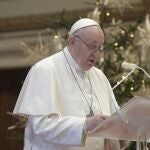 El Papa pronunció su mensaje de Navidad en el interior de la basílica y no asomado al balcón de la logia central debido a la pandemia