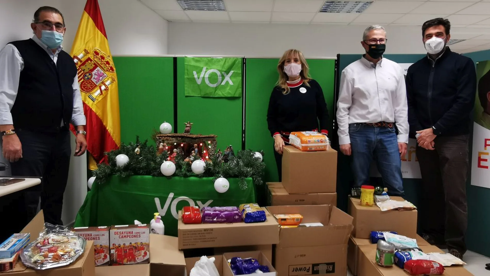 Vox Valladolid recoge más de 1.500 kilos de alimentos y productos de higiene para los más necesitados