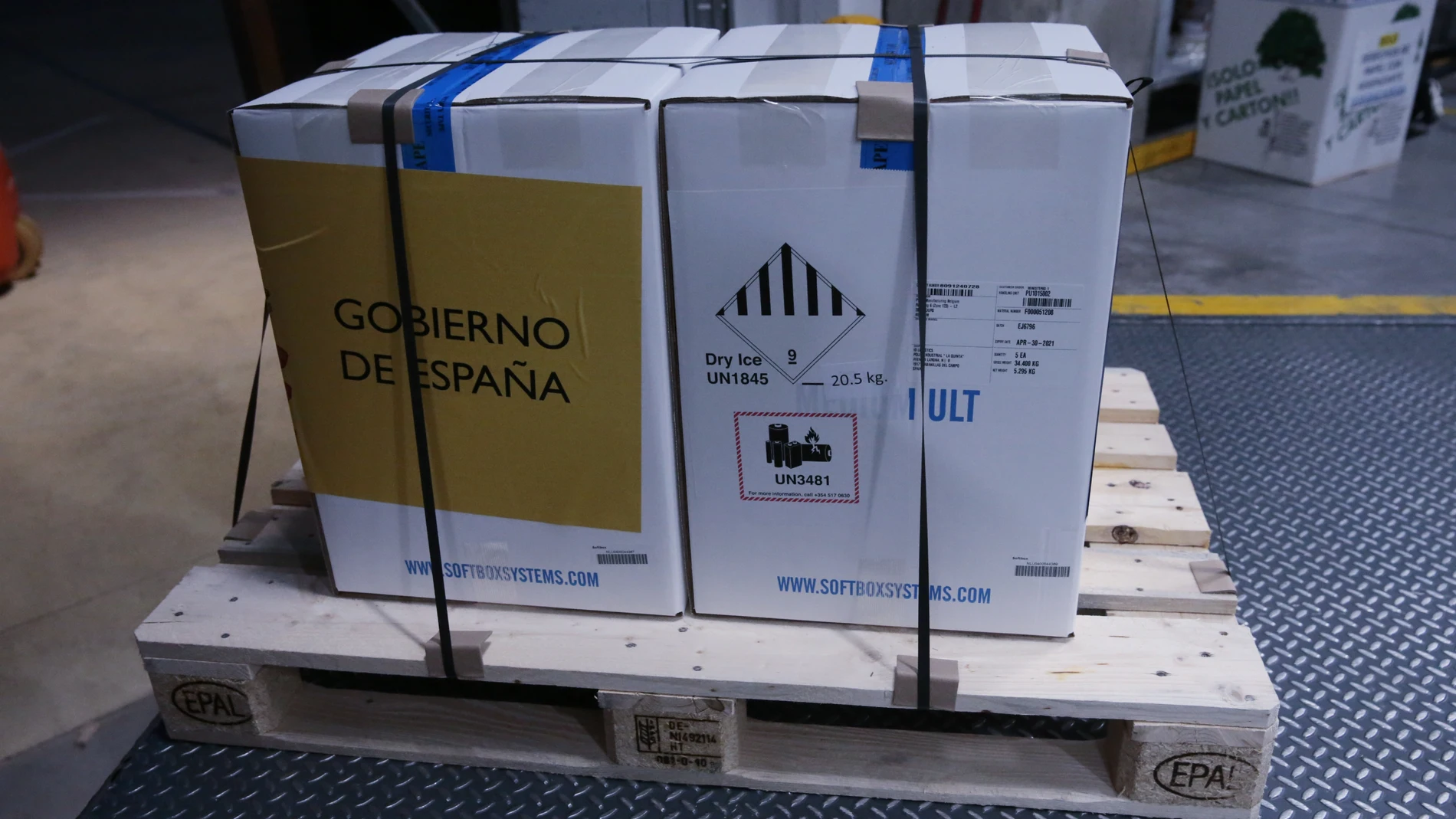 Llegan las primeras dosis de la vacuna contra el COVID-19 a España, en Guadalajara (Castilla-La Mancha, España) a 26 de diciembre de 2020. El camión que las transportaba desde Bélgica ha llegado al almacén de Guadalajara a las 07:29 de este sábado.26 DICIEMBRE 2020;COVID-19;CORONAVIRUS;PANDEMIAMoncloa26/12/2020