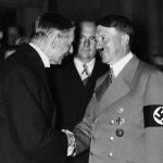 Chamberlain pactando con Hitler