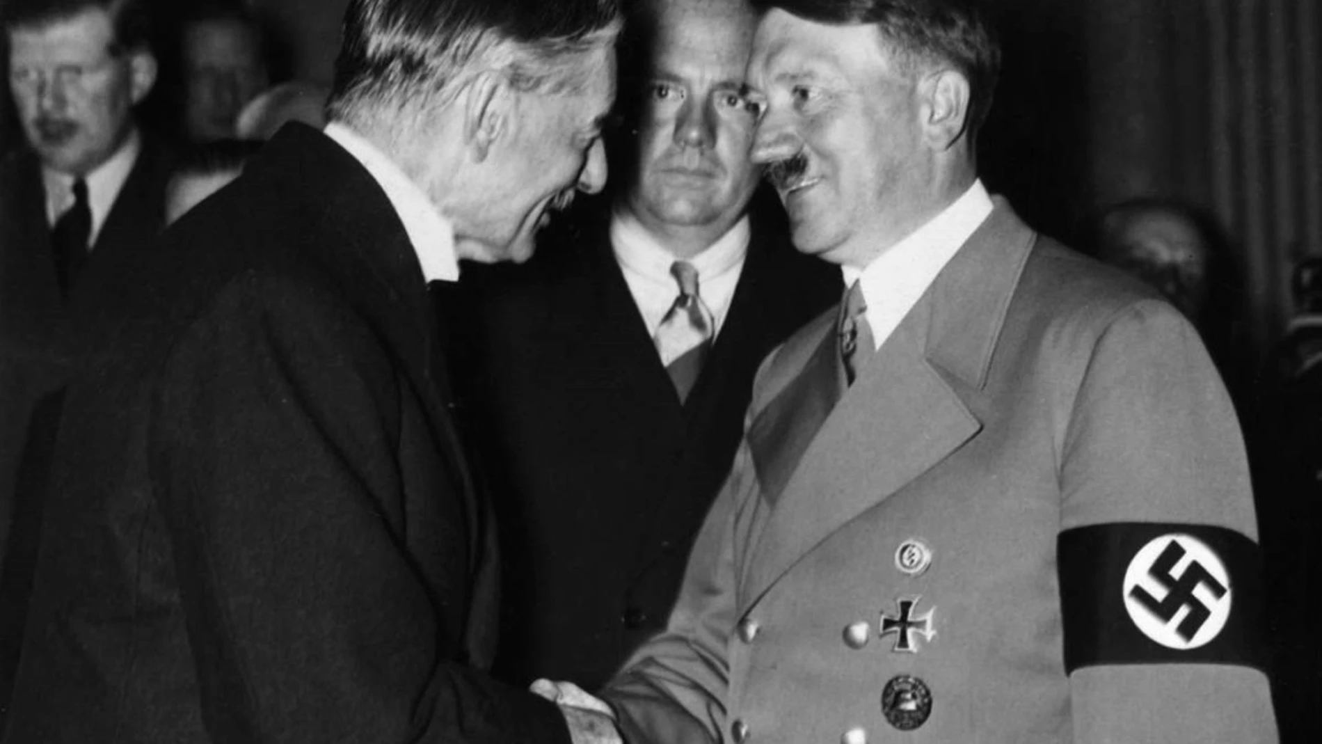 Chamberlain pactando con Hitler