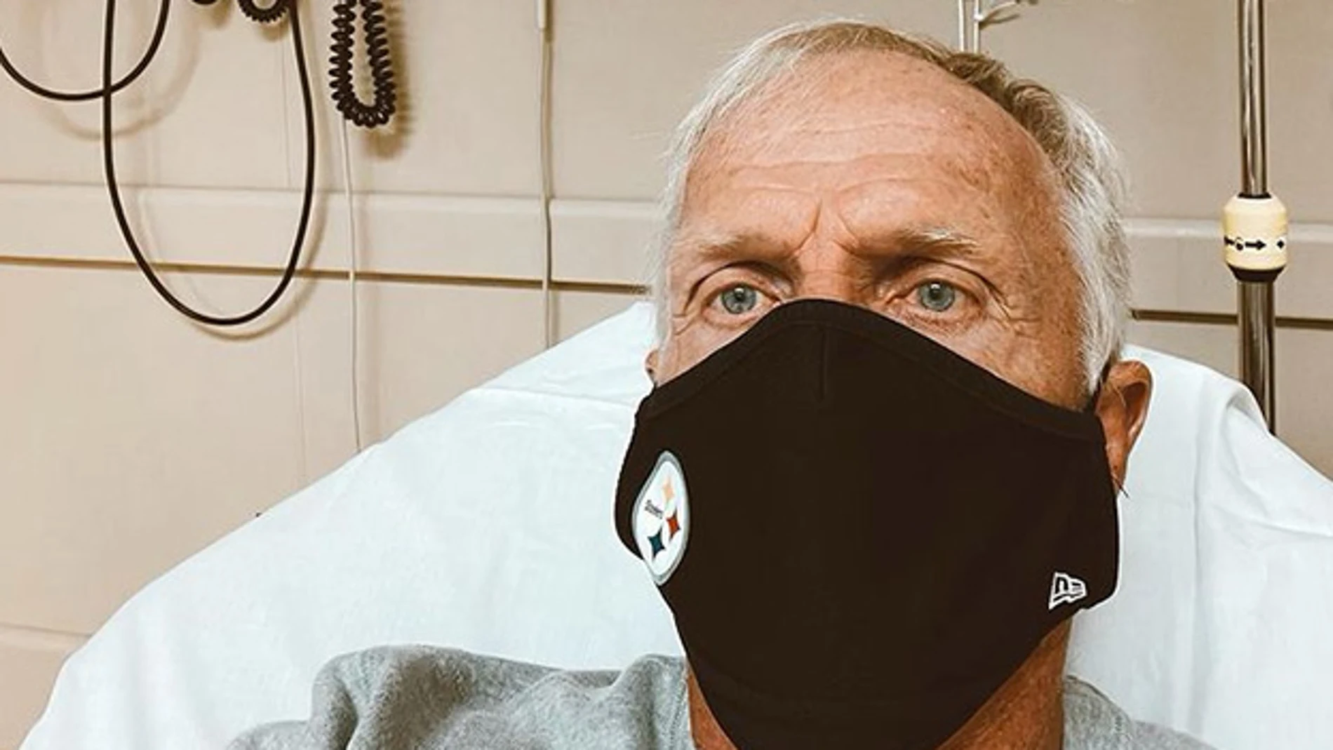 Greg Norman, en el hospital donde está ingresado por covid-19.