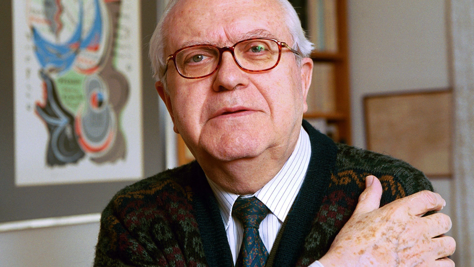 El académico Gregorio Salvador.