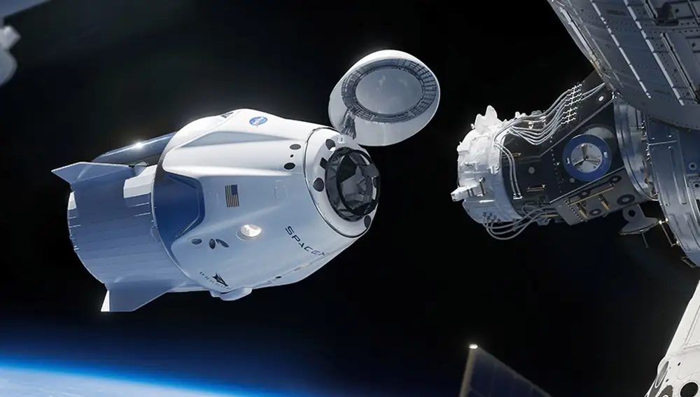 Cápsula Crew Dragon de SpaceX aproximándose a la Estación Espacial Internacional.