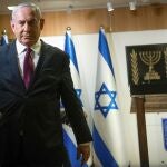 Israeli Prime Minister Benjamin Netanyahu walks after he delivered a statement at the Knesset (Israel's parliament) in Jerusalem, December 22, 2020. Yonatan Sindel/Pool via REUTERS