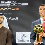 Cristiano Ronaldo, junto al jeque Ahmed bin Mohammed bin Rashid Al Maktoum en los Globe Soccer Awards.