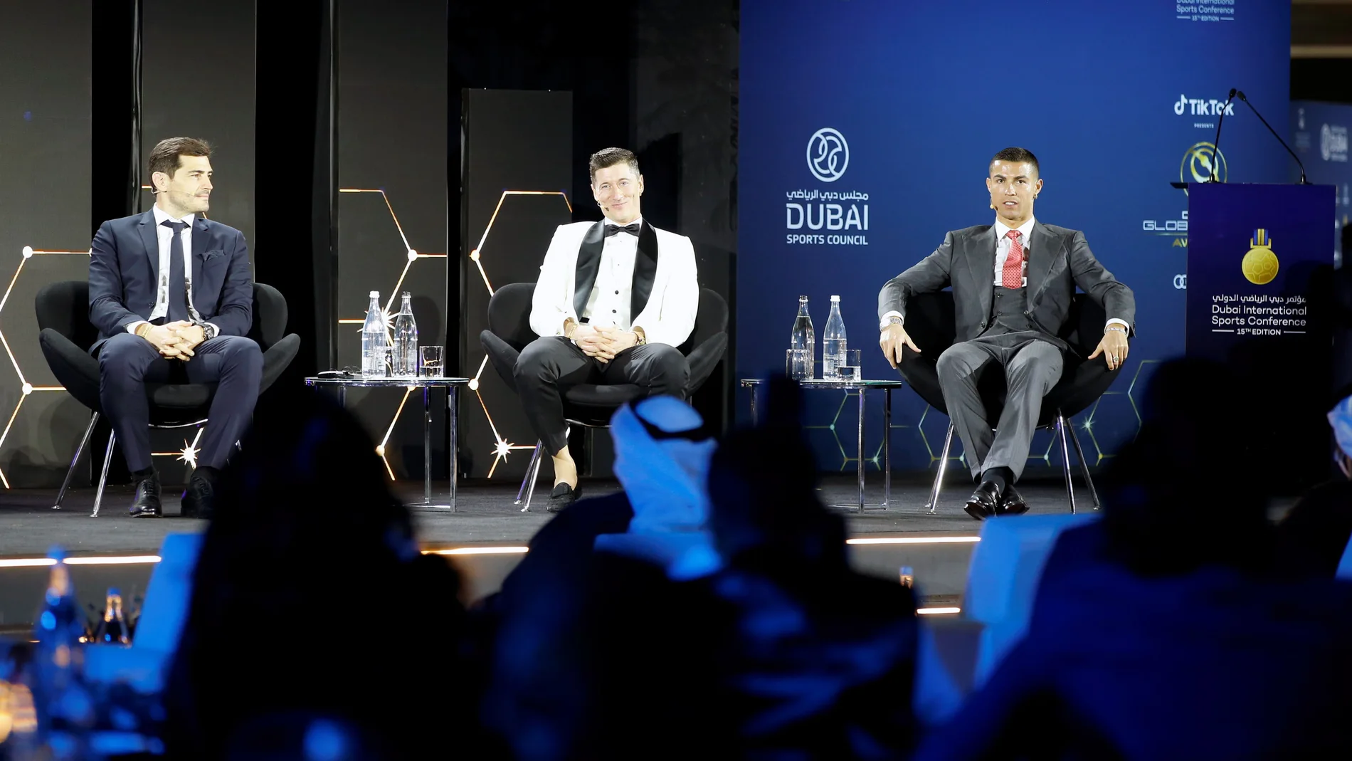 Casillas, Lewandowski y Cristiano, durante la ceremonia de los Globe Soccer Awards