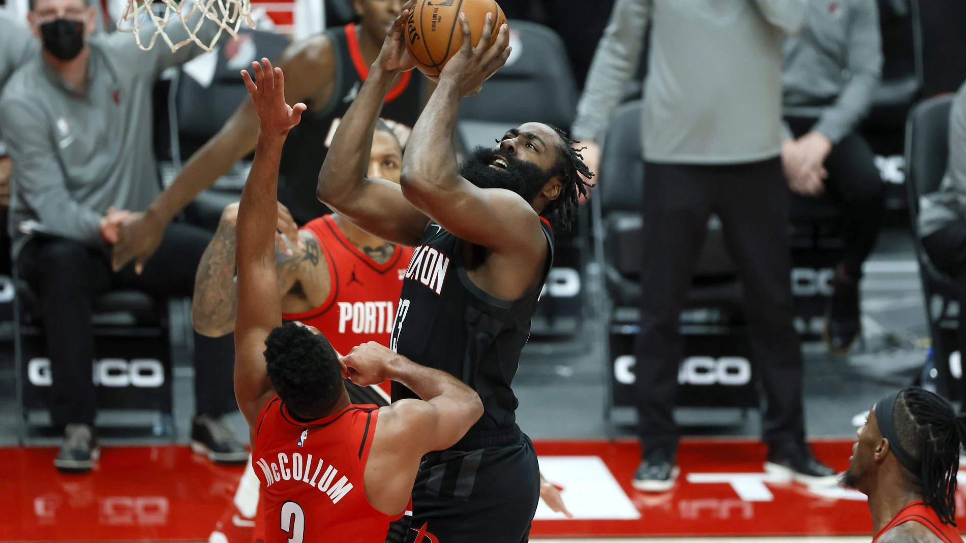 El duelo entre Harden y McCollum se decidió a favor del jugador de los Blazers