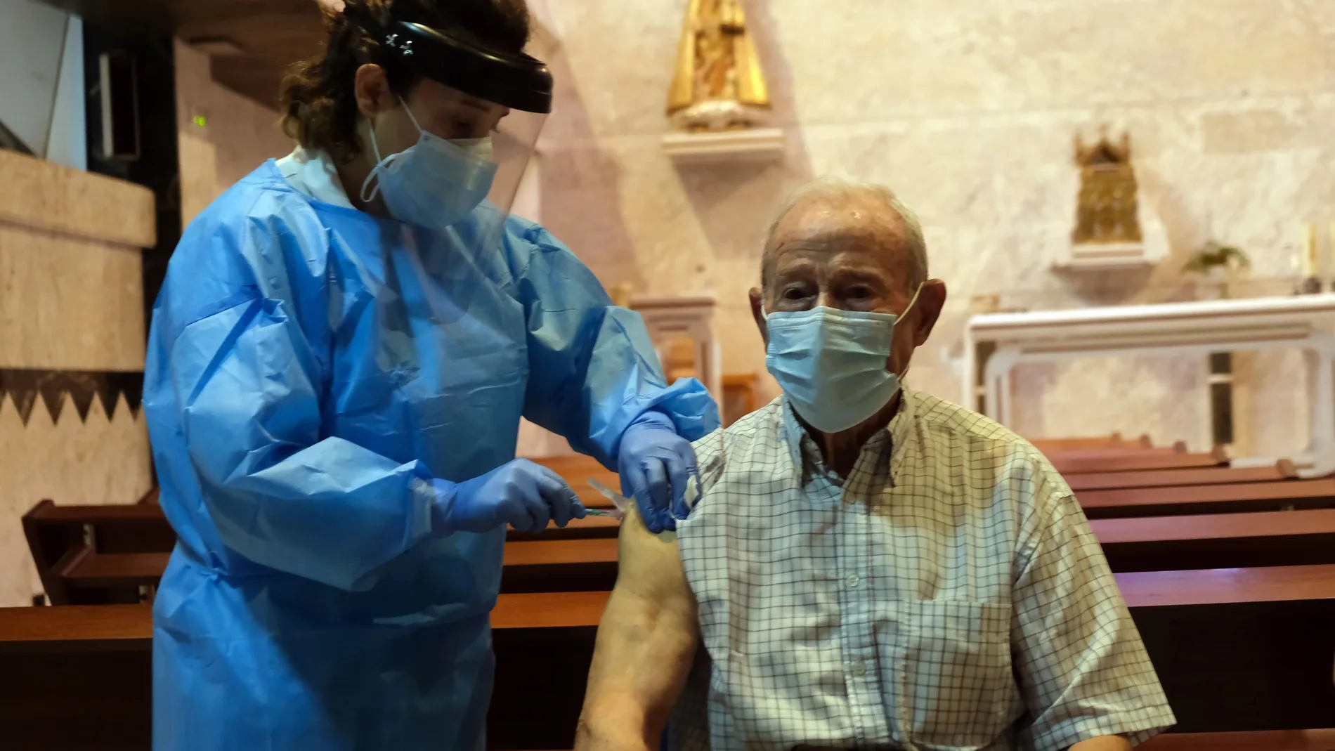 Aúreo López García, de 88 años, primer vacunado en la Comunidad