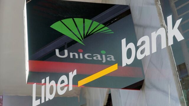Doble exposición de los logotipos de las entidades Unicaja y Liberbank