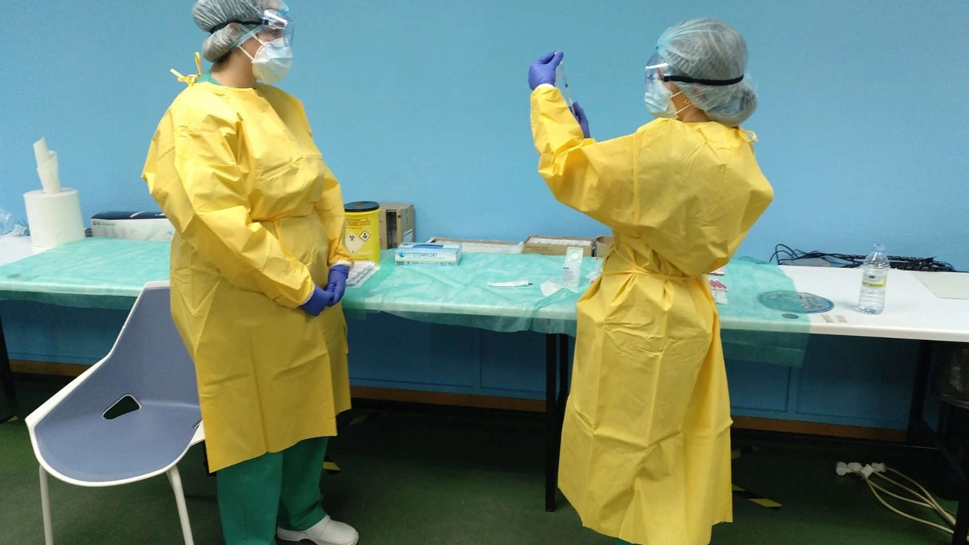 Profesionales sanitarios realizan en Huelva tareas de preparación para la vacunación contra el coronavirus