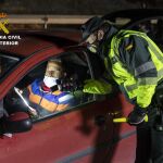 Investigan a un conductor por circular en sentido contrario por una rotonda de Lorca