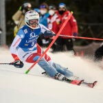 Michelle Gisin de Suiza en acción durante la primera carrera de Slalom Femenino en la Copa del Mundo de Esquí Alpino de la FIS en Semmering, Austria, 29 de diciembre de 2020. EFE/EPA/CHRISTIAN BRUNA