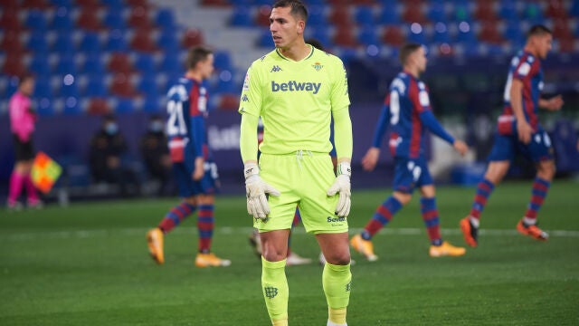 Joel Robles con el Real Betis.