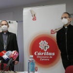 El obispo de Zamora, Fernando Valera y el delegado director de Cáritas de Zamora, Antonio Jesús Martín en la presentación de la Campaña de Navidad y datos sobre personas atendidas por Cáritas Diocesana de Zamora