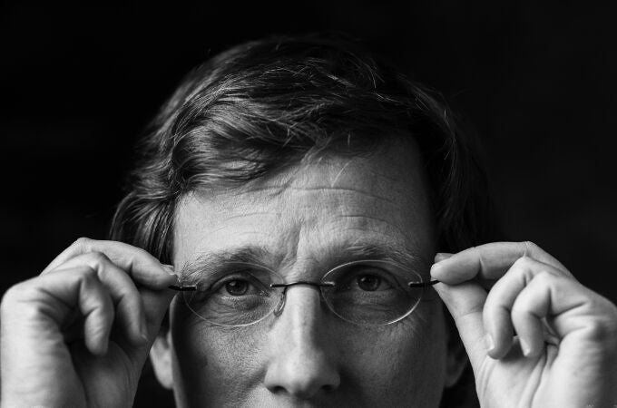 De la poesía tecnológica a Almeida, la historia nunca contada del hombre sencillo