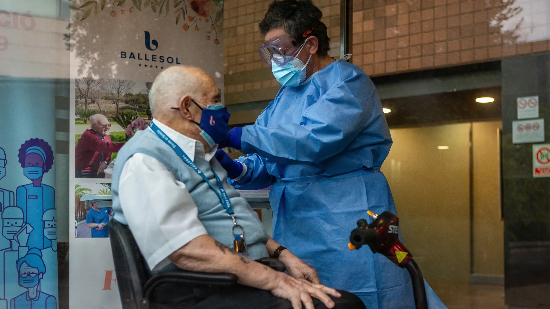 Hasta ahora solo se habían vacunado a las personas mayores residentes en centros para la tercerda edad