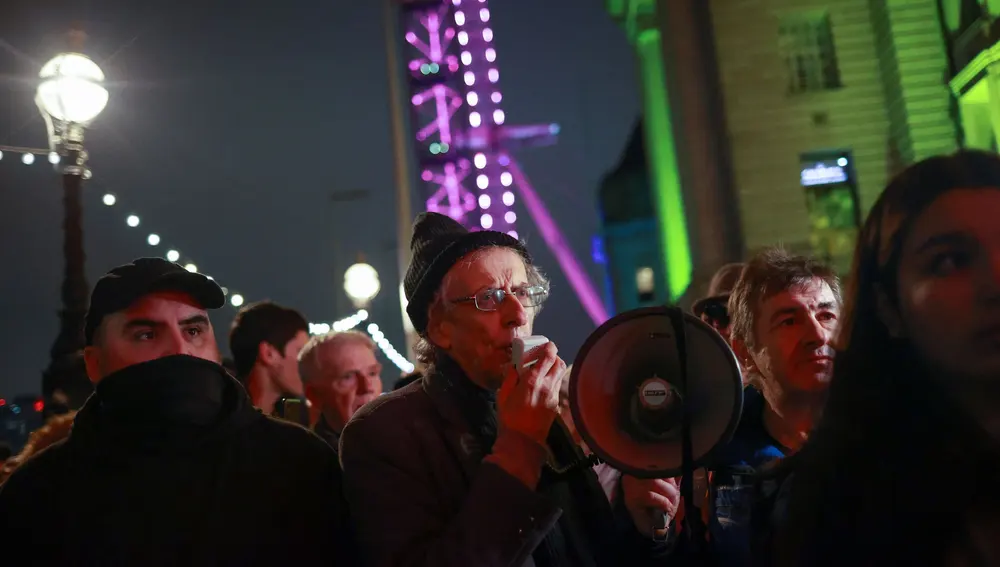 Pierce Corbyn lidera una protesta contra las restricciones covid en Nochevieja