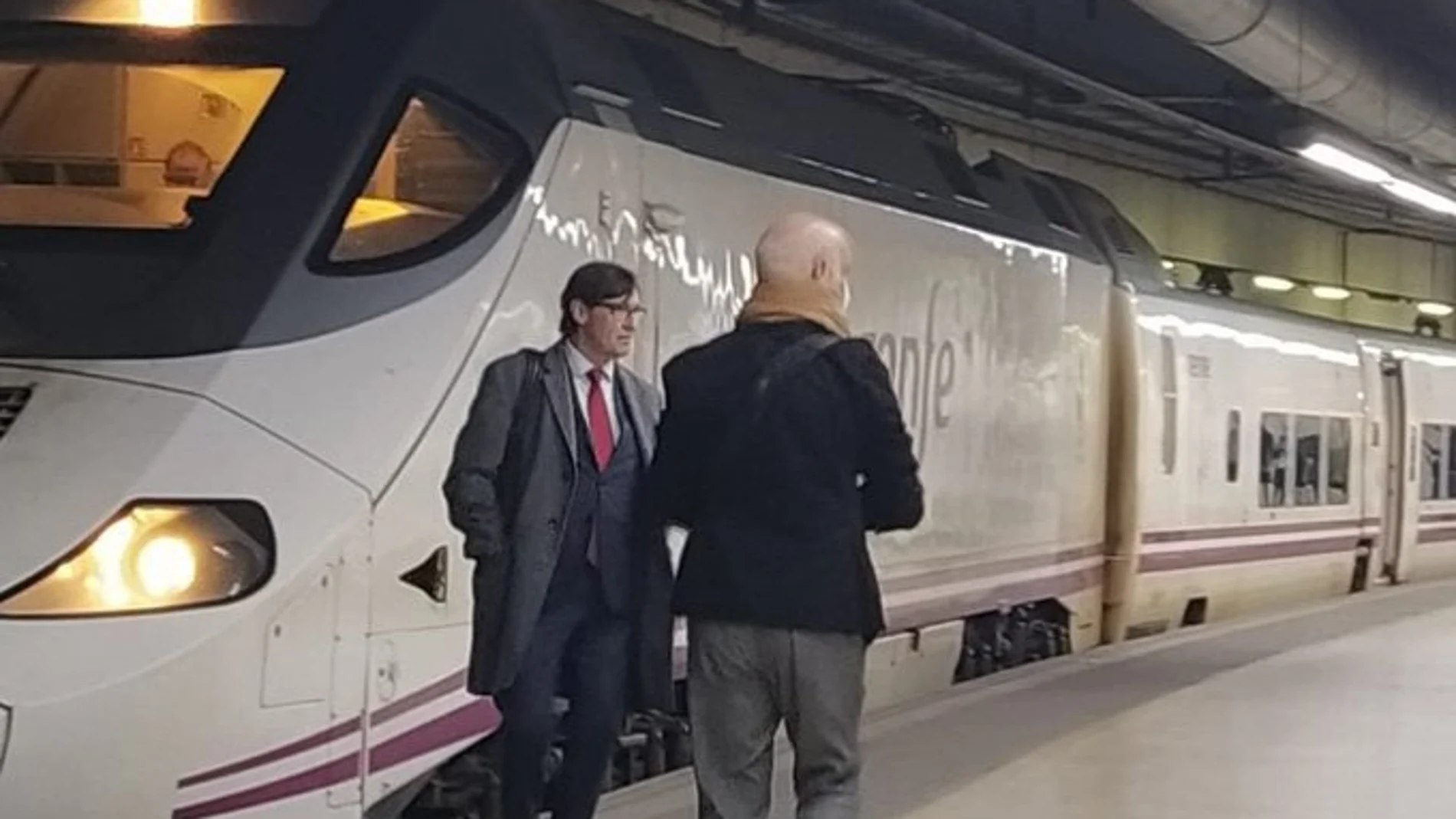 Imagen de Salvador Illa en la estación de Sants, en Barcelona