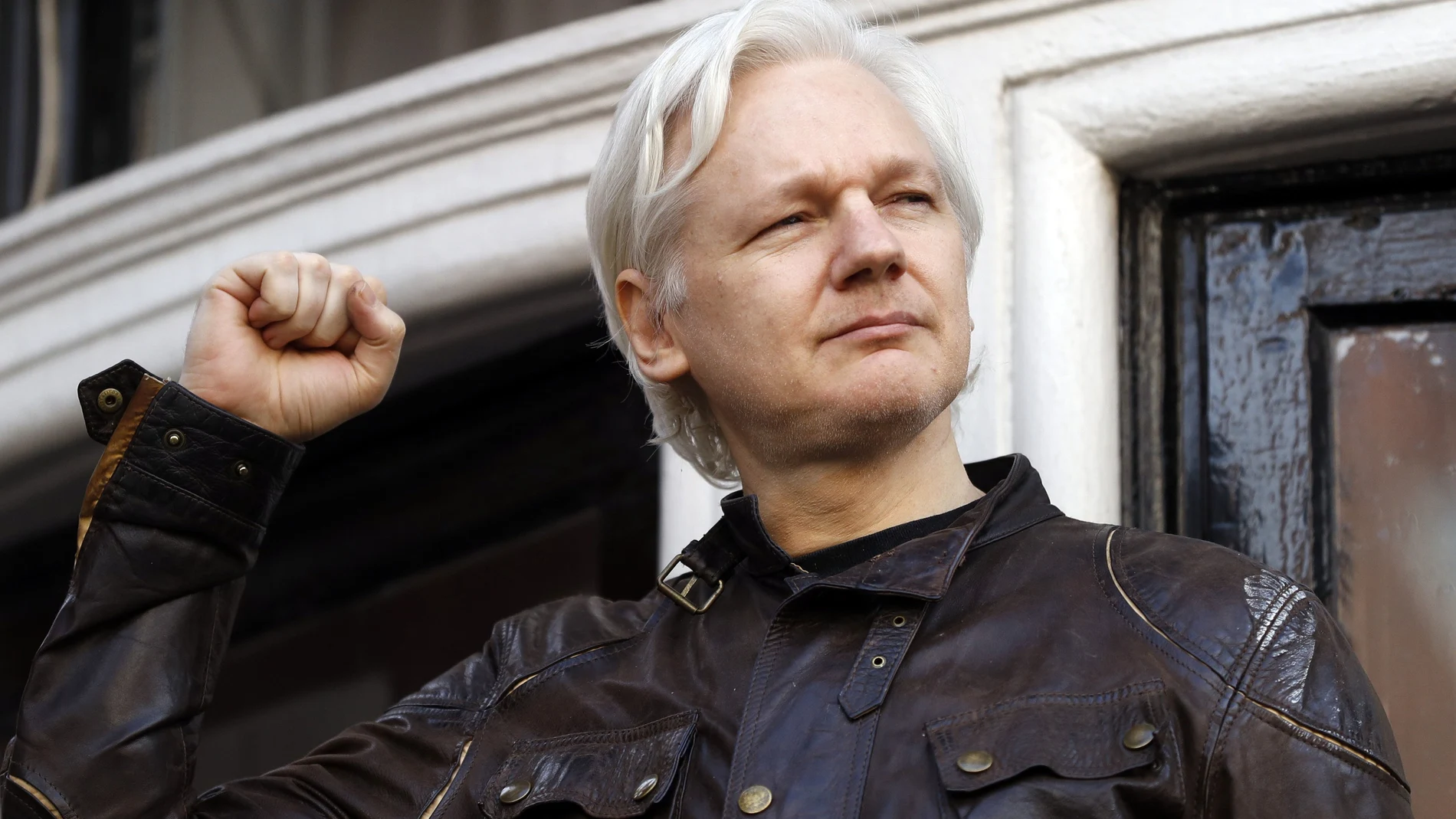 Julian Assange, durante su estancia en la embajada de Ecuador, en 2017